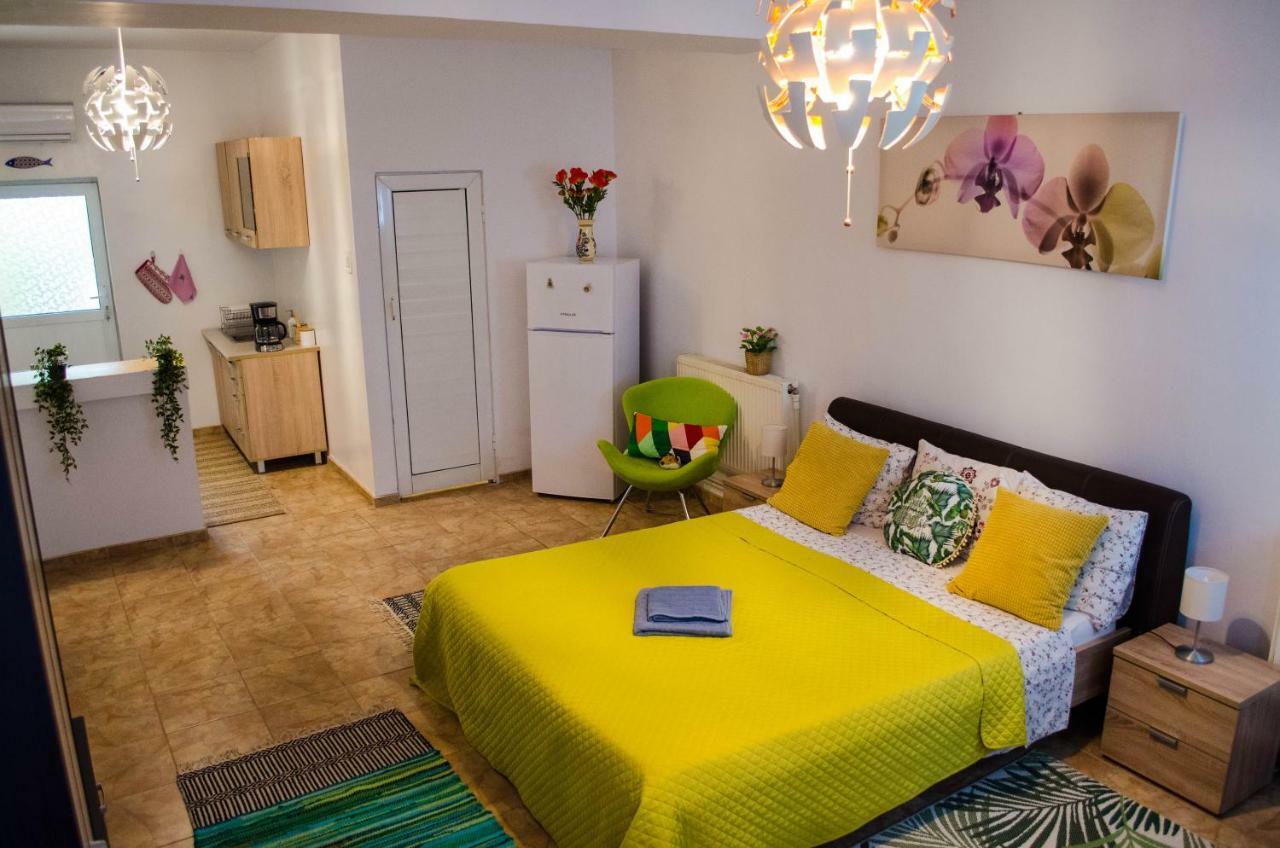 Collosal Studio Boekarest Buitenkant foto