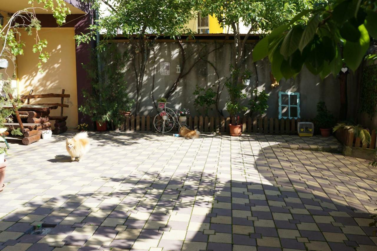 Collosal Studio Boekarest Buitenkant foto